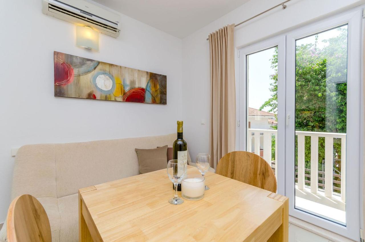 Apartments And Room Maestral Trogir Dış mekan fotoğraf