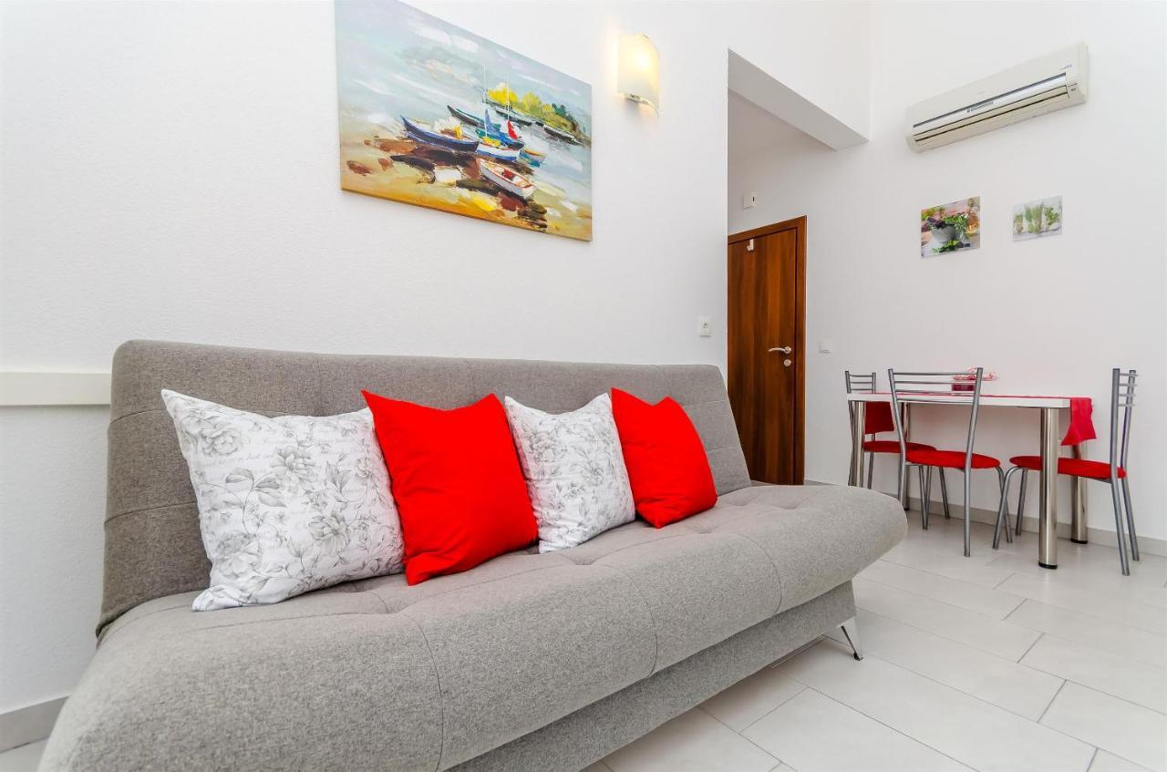 Apartments And Room Maestral Trogir Dış mekan fotoğraf