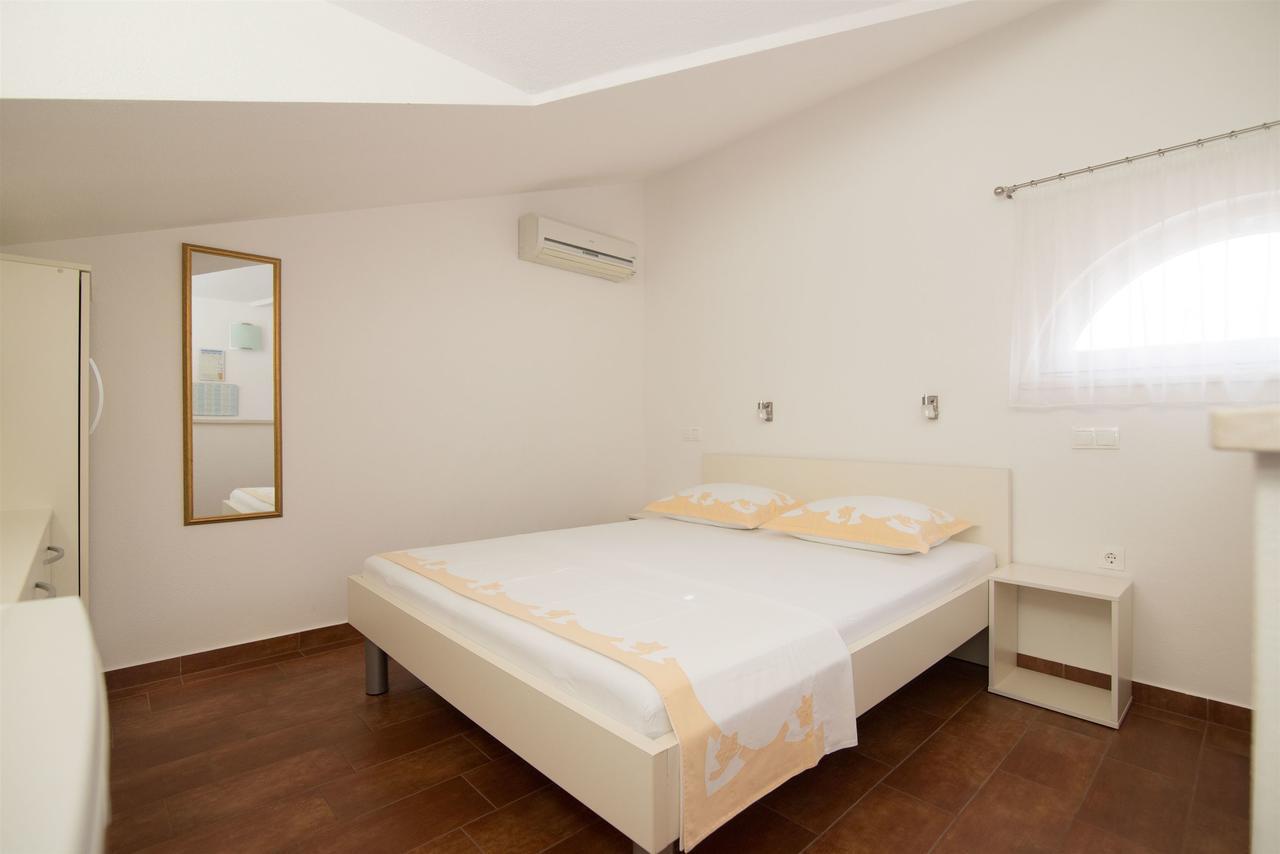 Apartments And Room Maestral Trogir Dış mekan fotoğraf